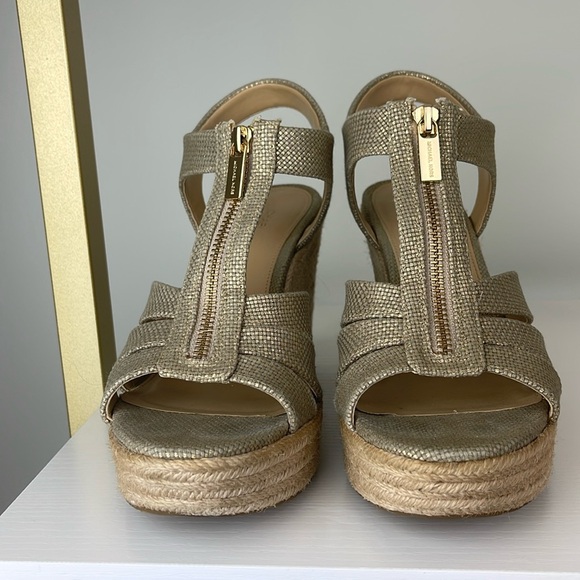 Michael Kors Gold Platform Wedges Ladies Size 8.5 - Picture 4 of 12